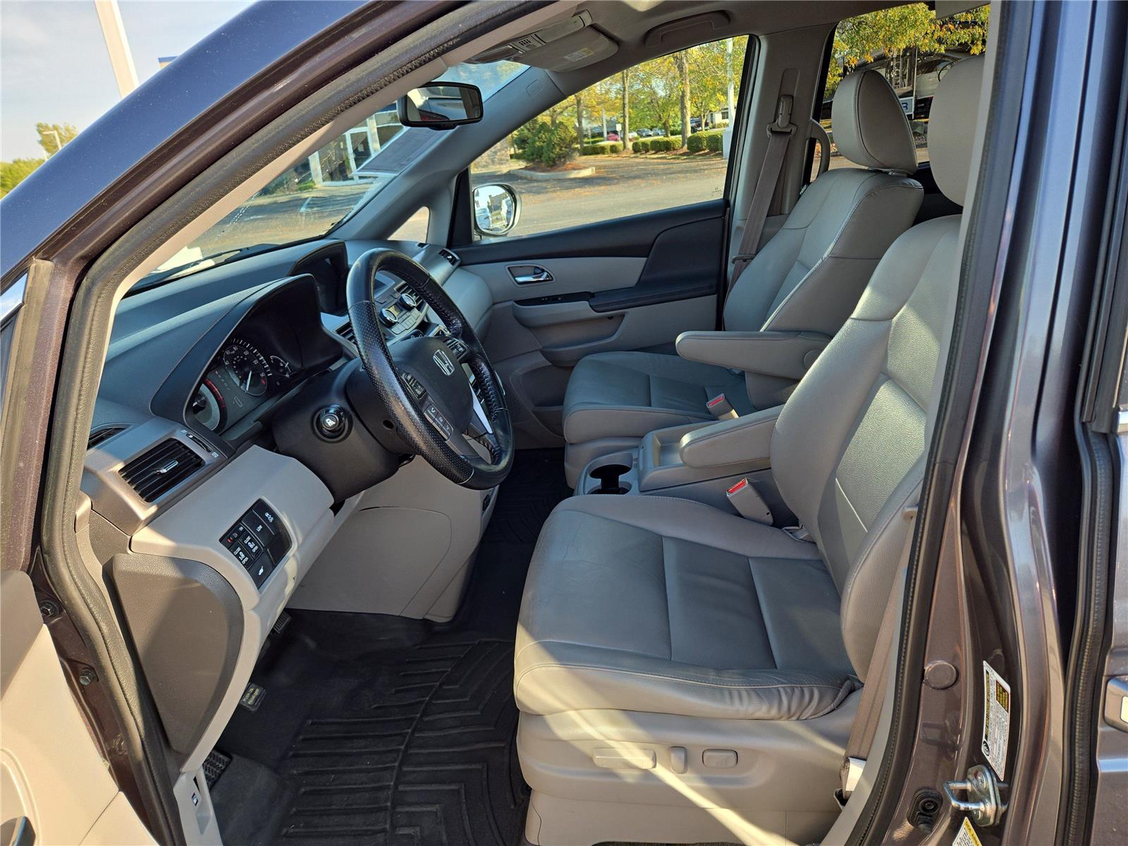 2015 Honda Odyssey EX-L photo 16