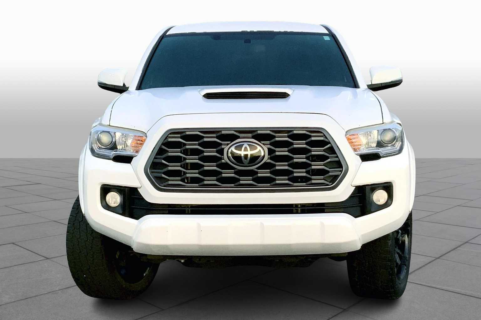2017 Toyota Tacoma TRD Sport 4x4 Double Cab V6 photo 3