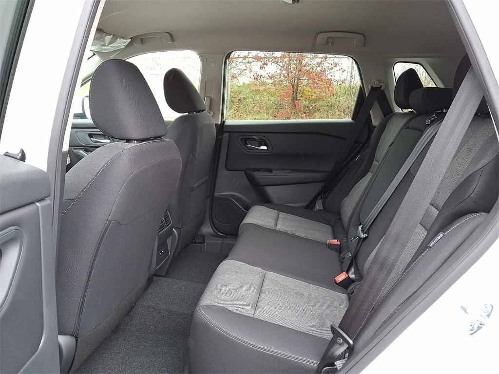 2026 Nissan Rogue SV photo 4