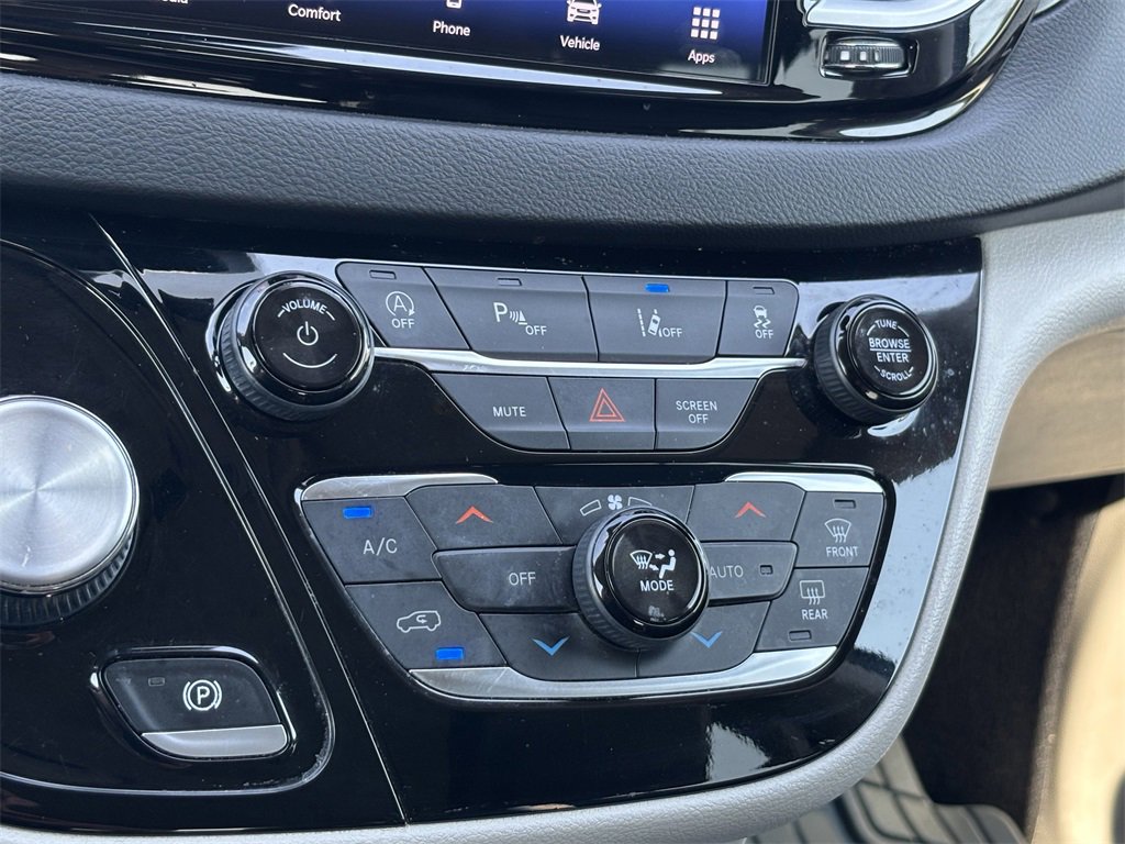2022 Chrysler Pacifica Touring L photo 28