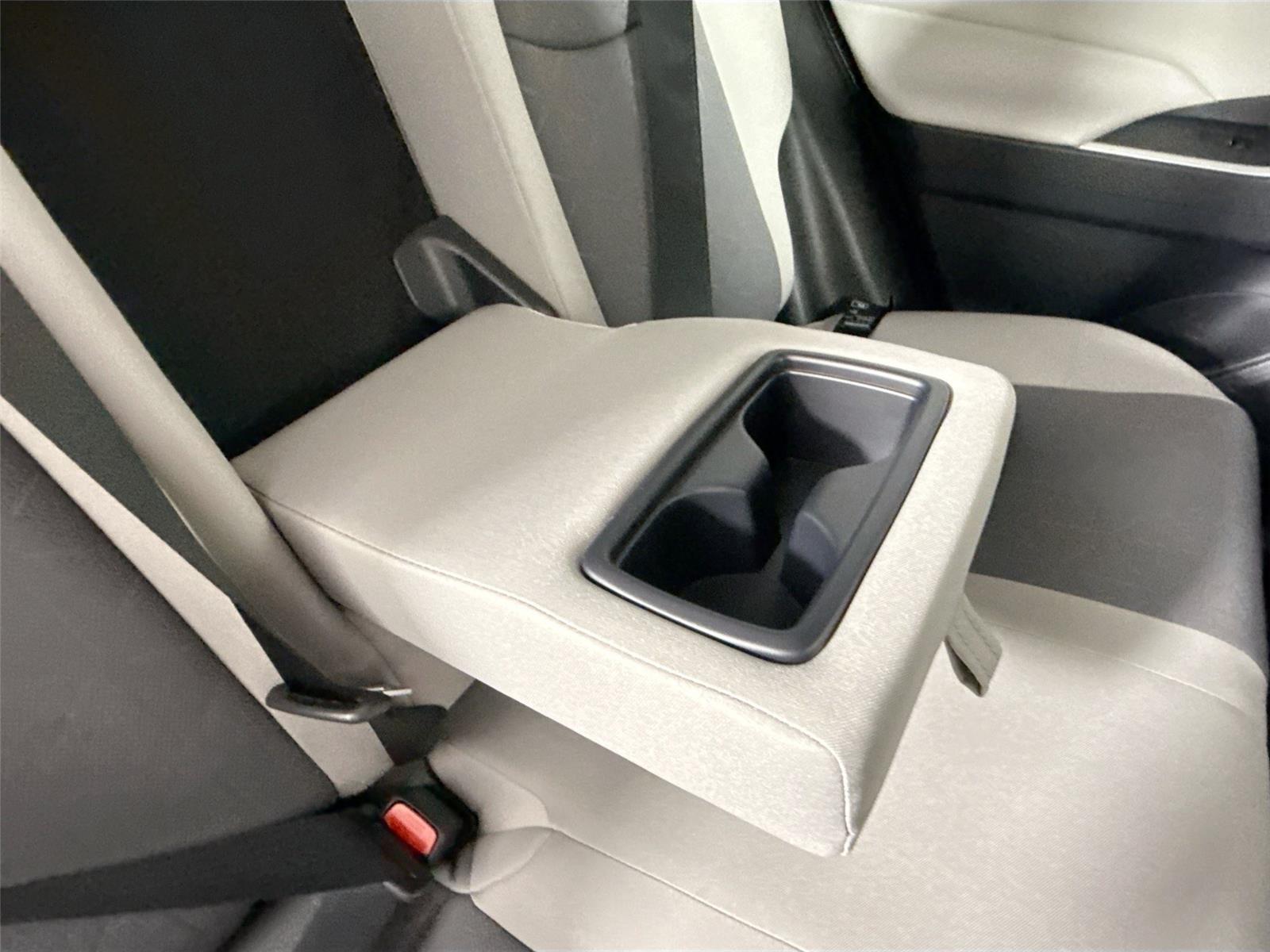 2025 Toyota RAV4 Hybrid XLE photo 31