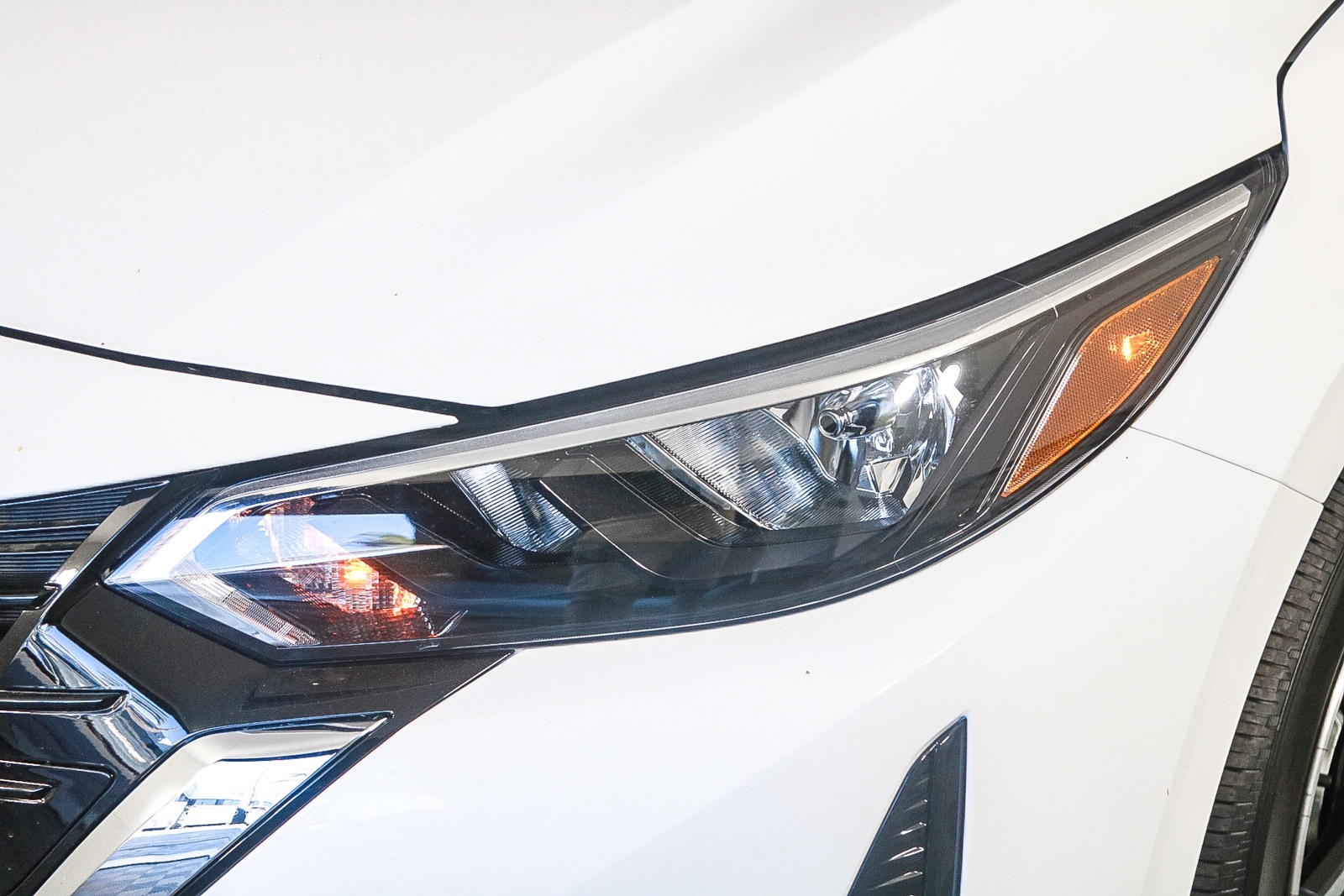 2025 Nissan Sentra SV photo 3