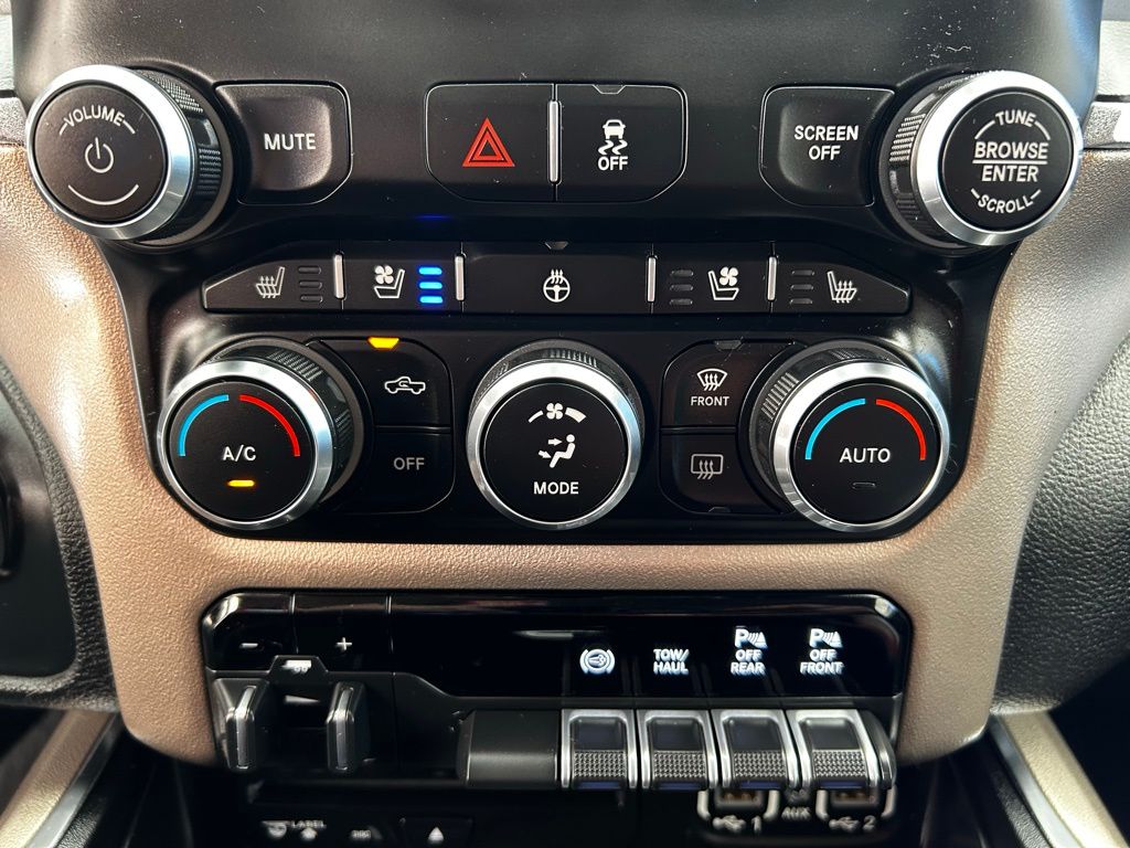 2019 Ram 3500 Laramie photo 28