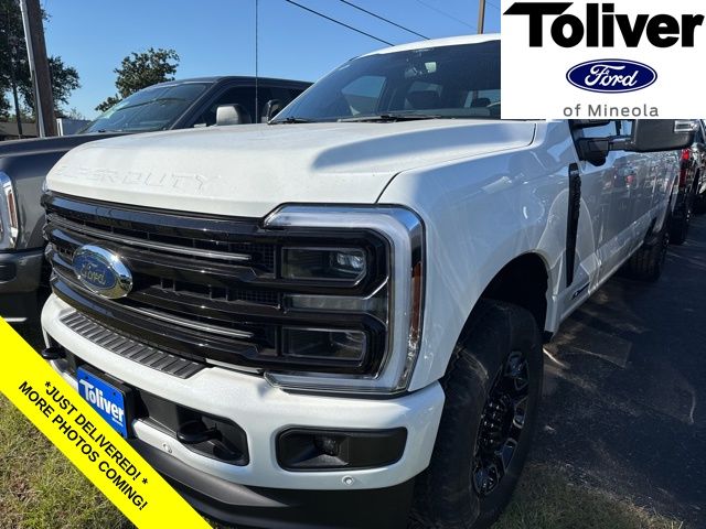 2026 Ford F-350 Super Duty Platinum's photo