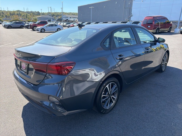 2023 Kia Forte LXS photo 3