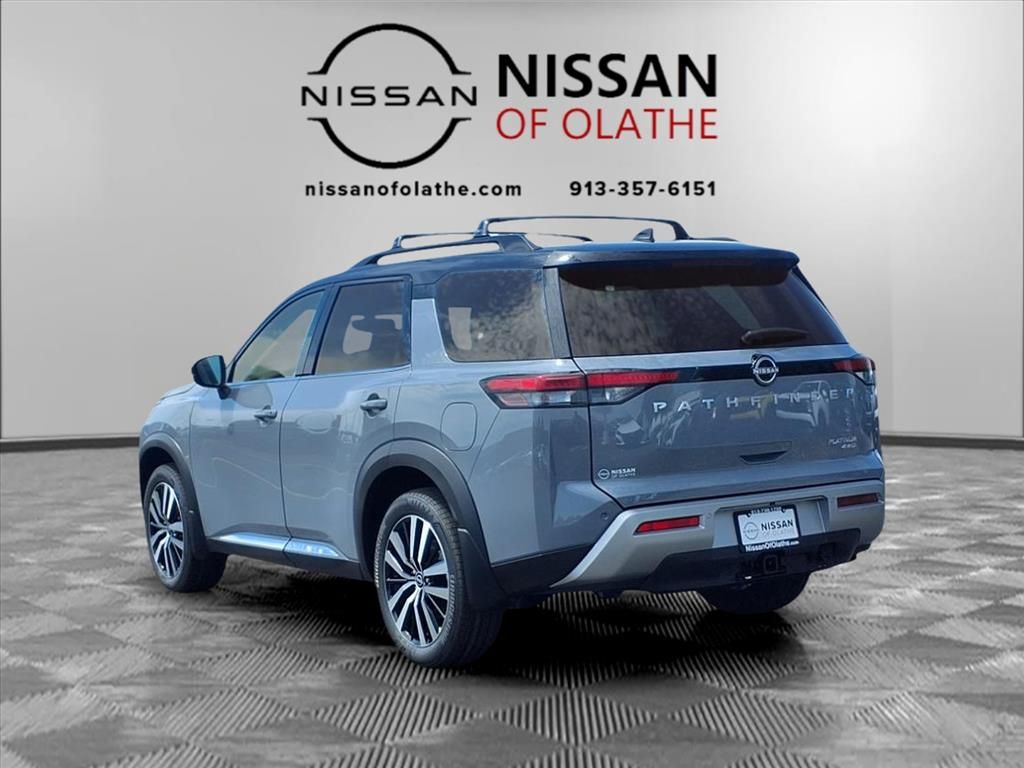 2025 Nissan Pathfinder Platinum photo 2