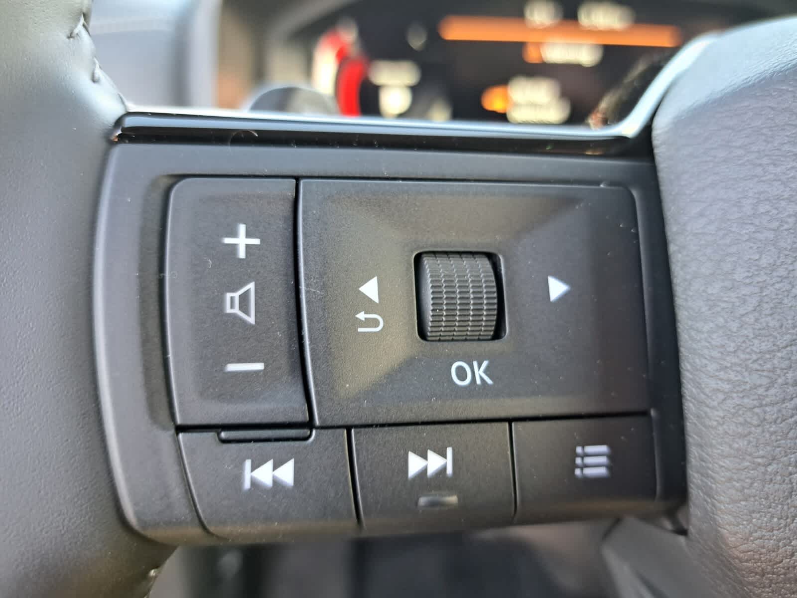 2025 Nissan Rogue SL photo 13