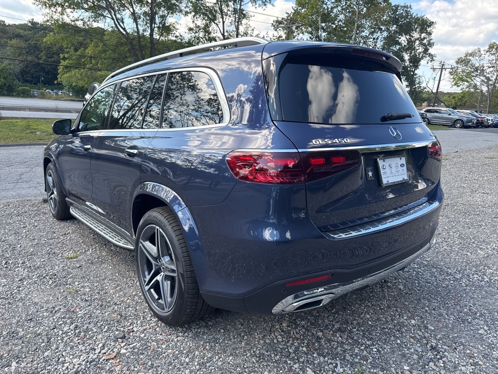 2026 Mercedes Benz GLS 450 4MATIC photo 2