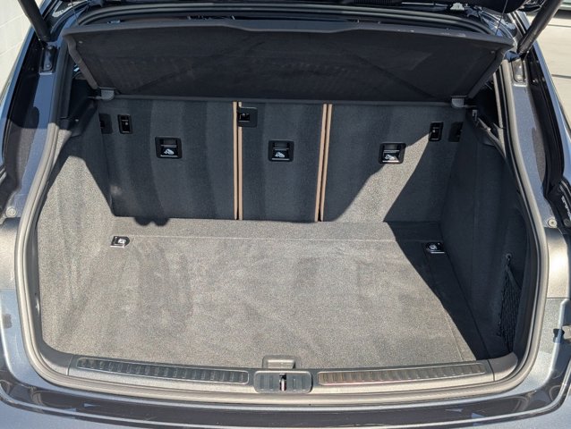 2024 Porsche Macan T photo 12