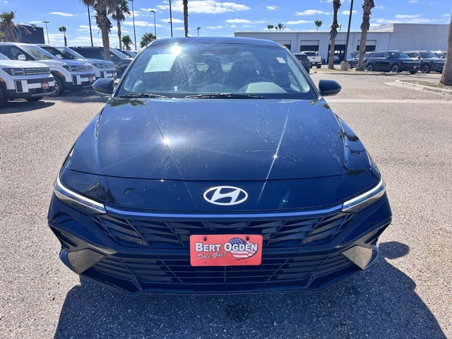 2025 Hyundai Elantra SEL Sport photo 2