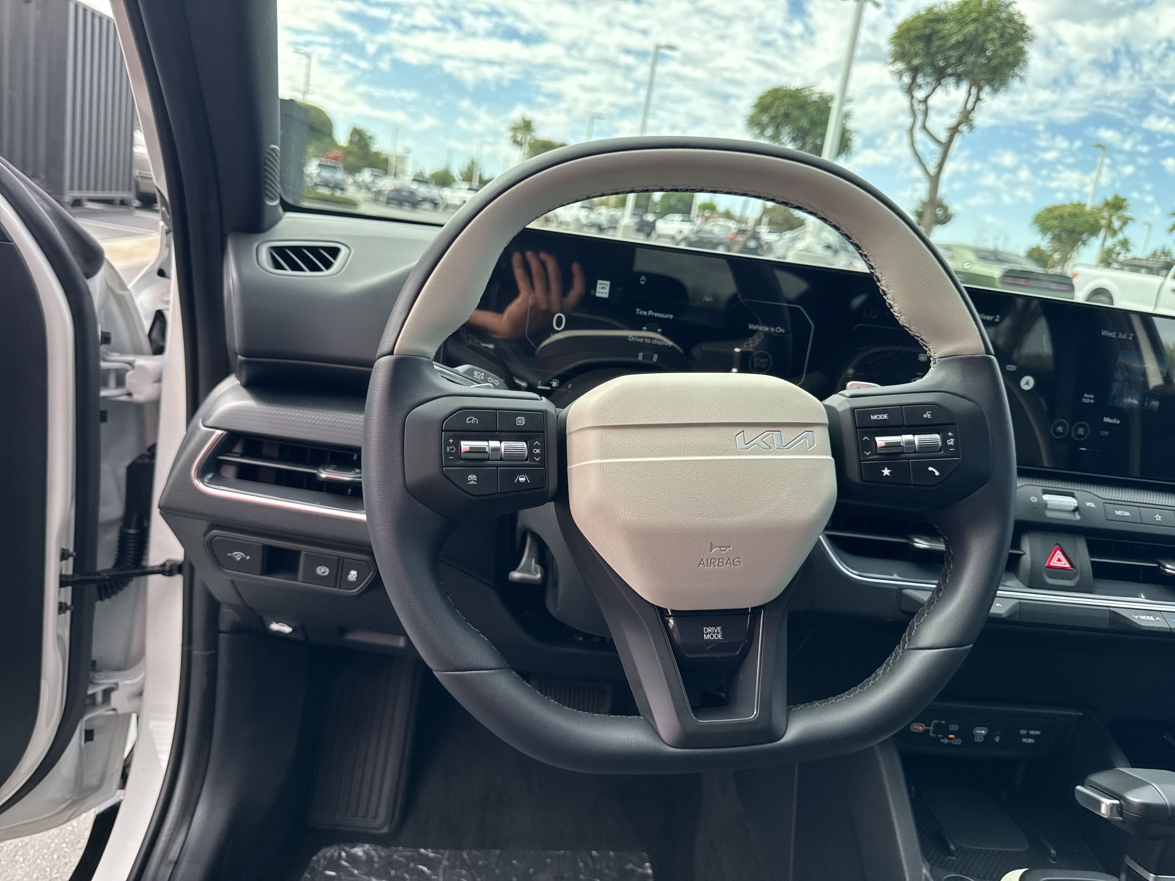 2025 Kia K4 GT-Line photo 4