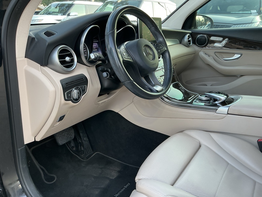 2016 Mercedes Benz GLC 300 4MATIC photo 19