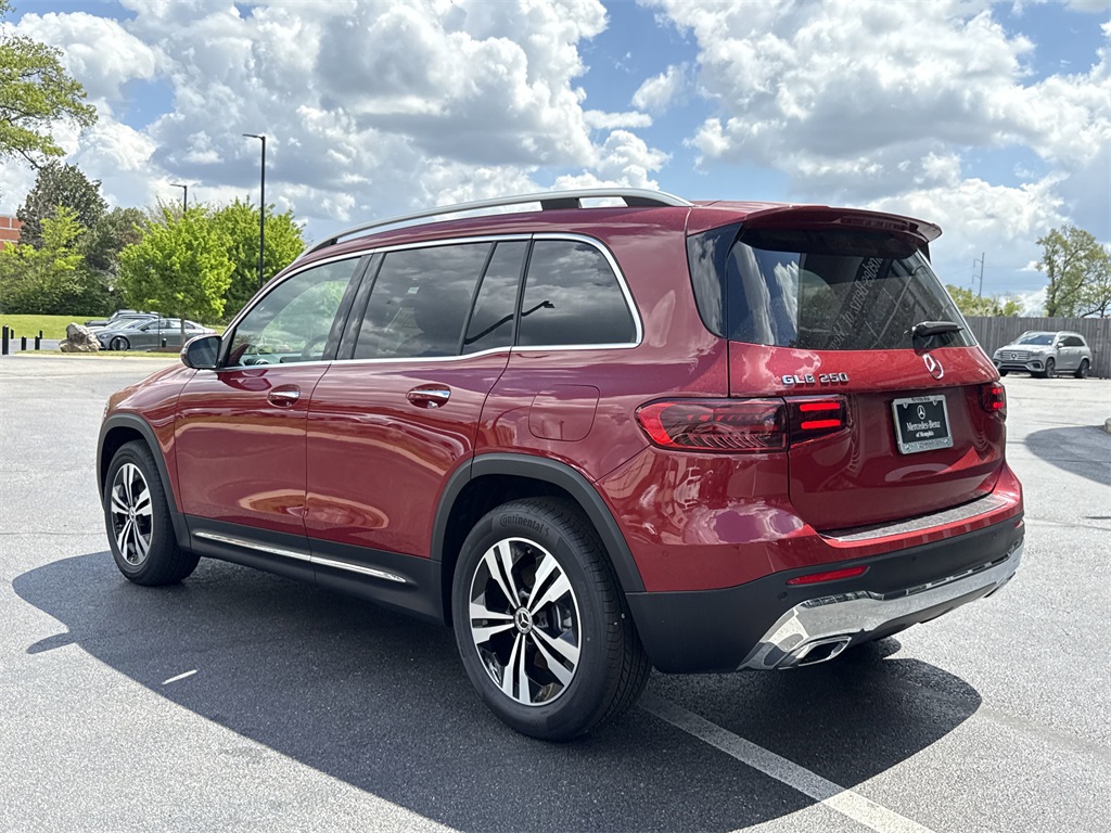 2025 Mercedes Benz GLB 250 photo 3