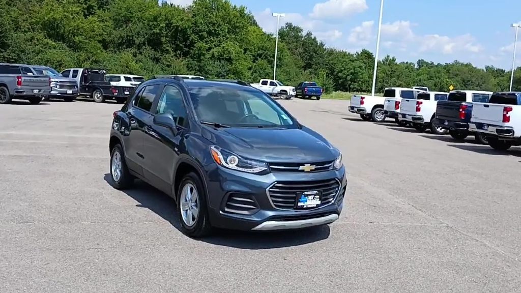 2022 Chevrolet Trax LT photo 2