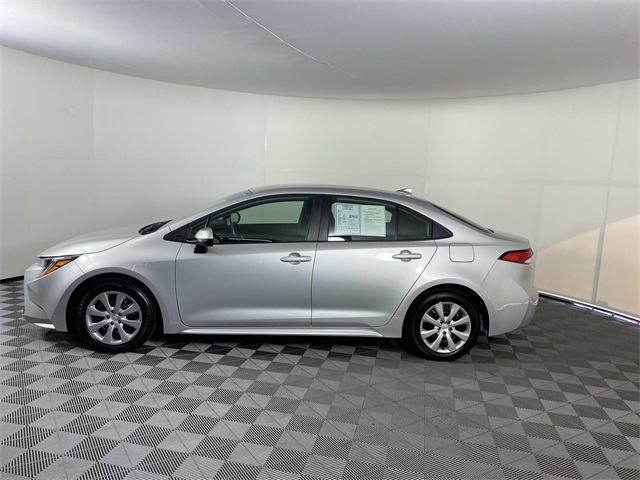 2025 Toyota Corolla LE photo 4