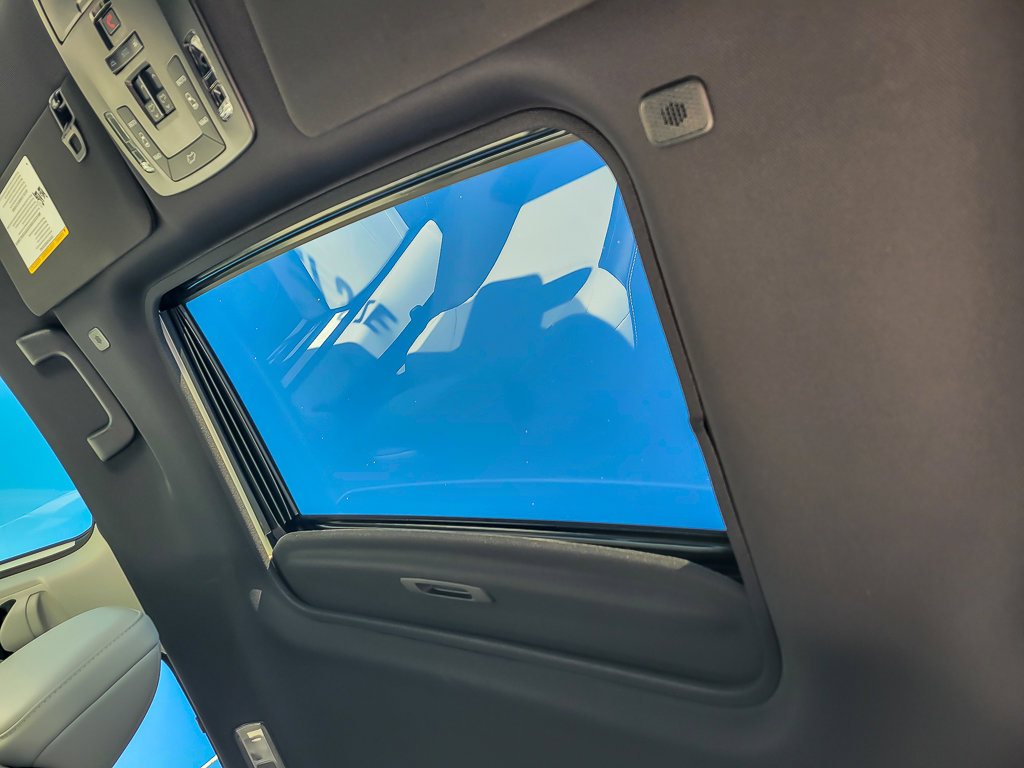 2025 TOYOTA SIENNA XSE ALL - Image 11