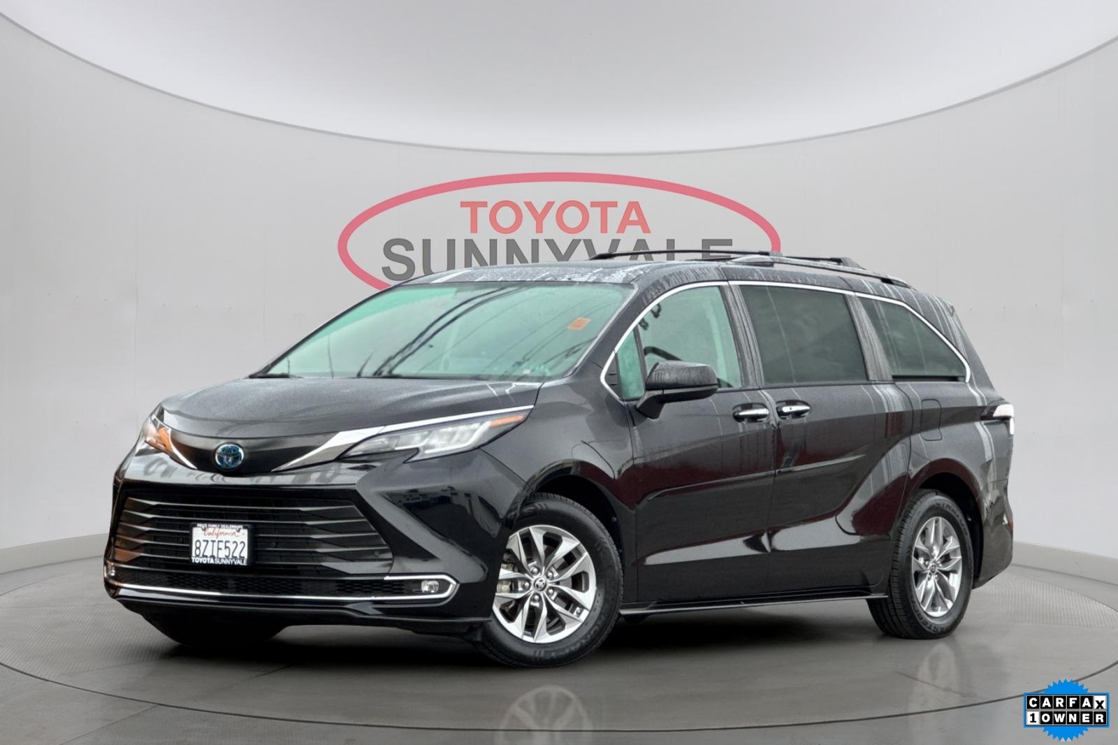 2022 Toyota Sienna XLE's photo