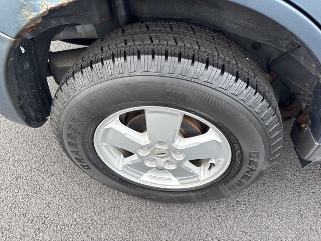 2011 Ford Escape XLS photo 9