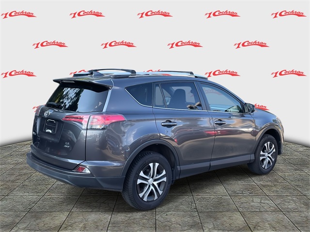 2016 Toyota RAV4 LE photo 3