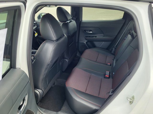 2025 Nissan Kicks SR photo 12