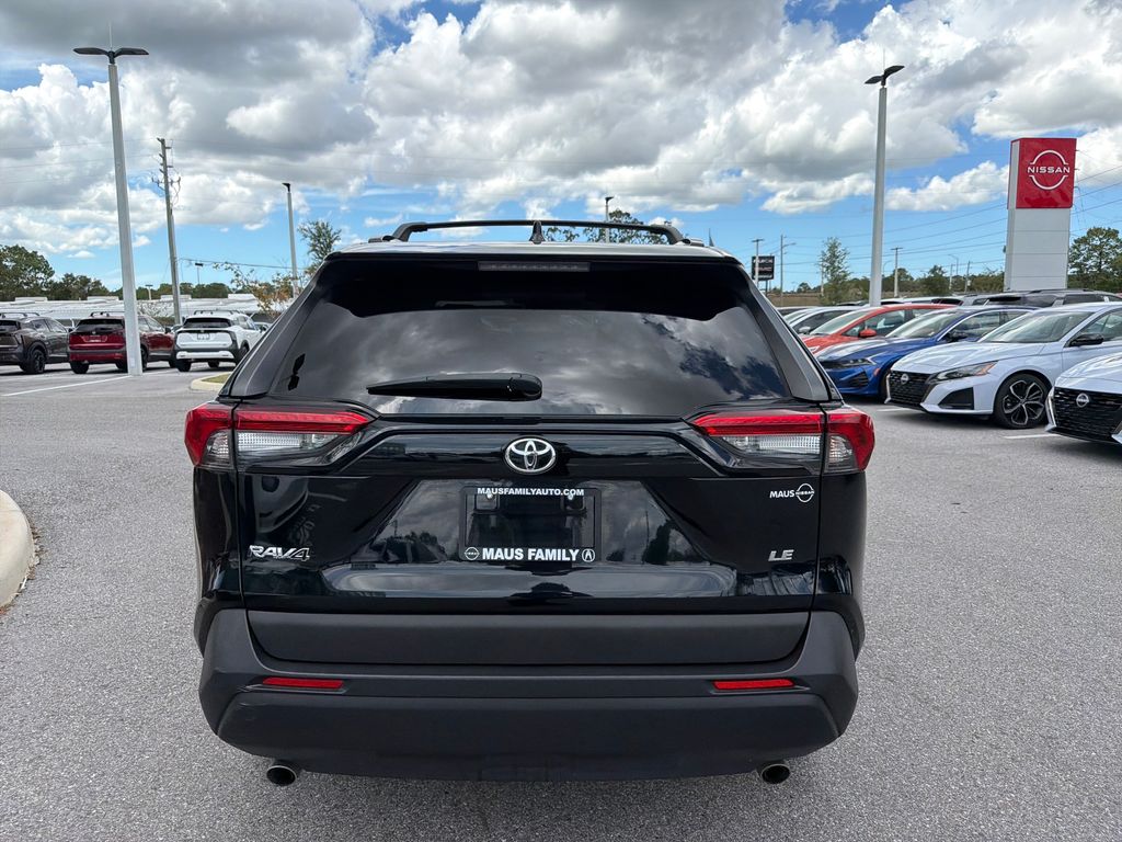 2020 Toyota RAV4 LE photo 2