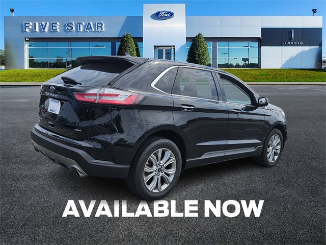 2022 Ford Edge Titanium photo 2