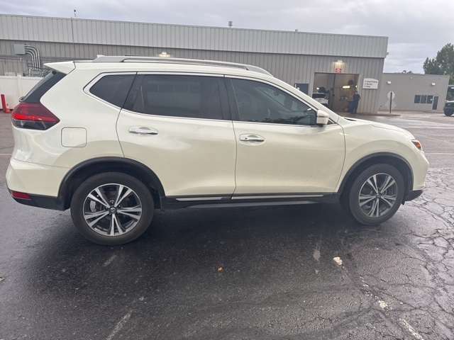 2018 Nissan Rogue SL photo 2
