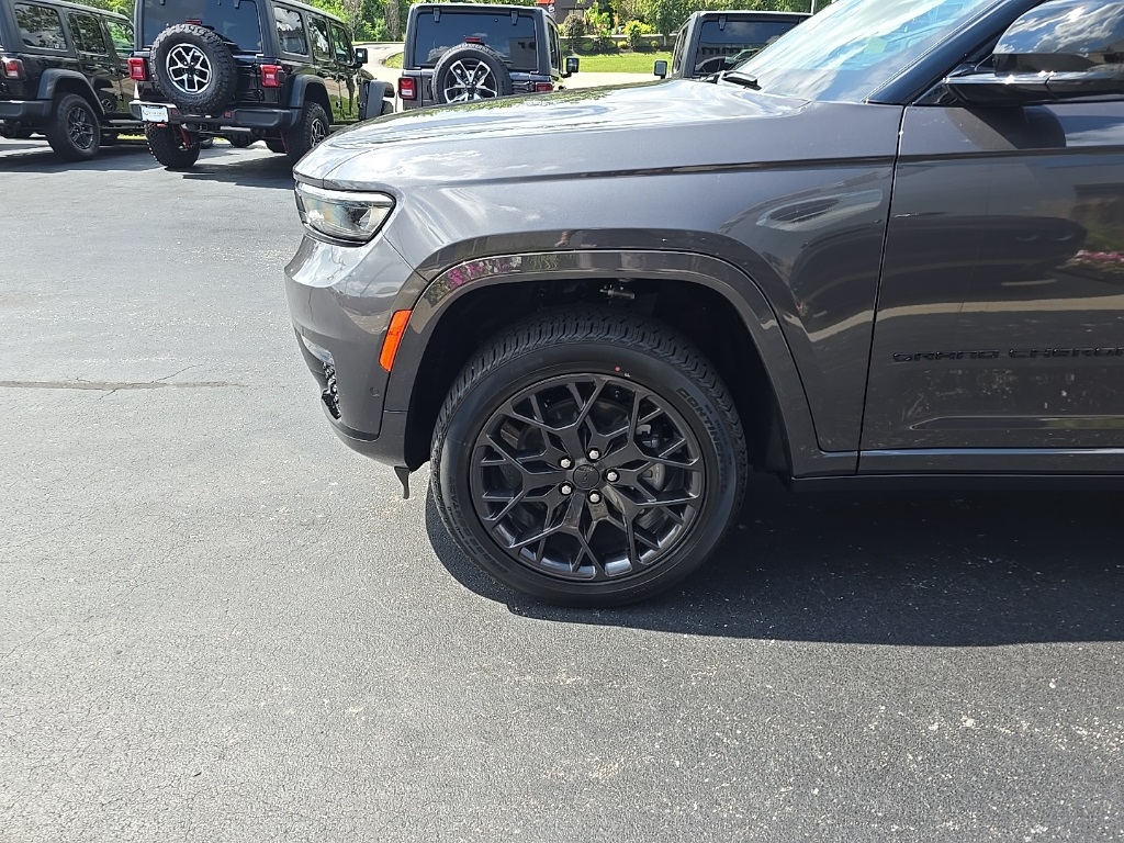 2025 Jeep Grand Cherokee L Summit Reserve photo 12