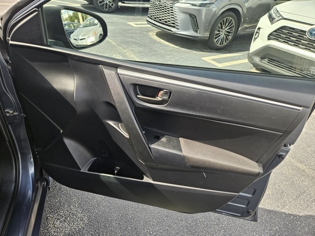 2015 Toyota Corolla L photo 14