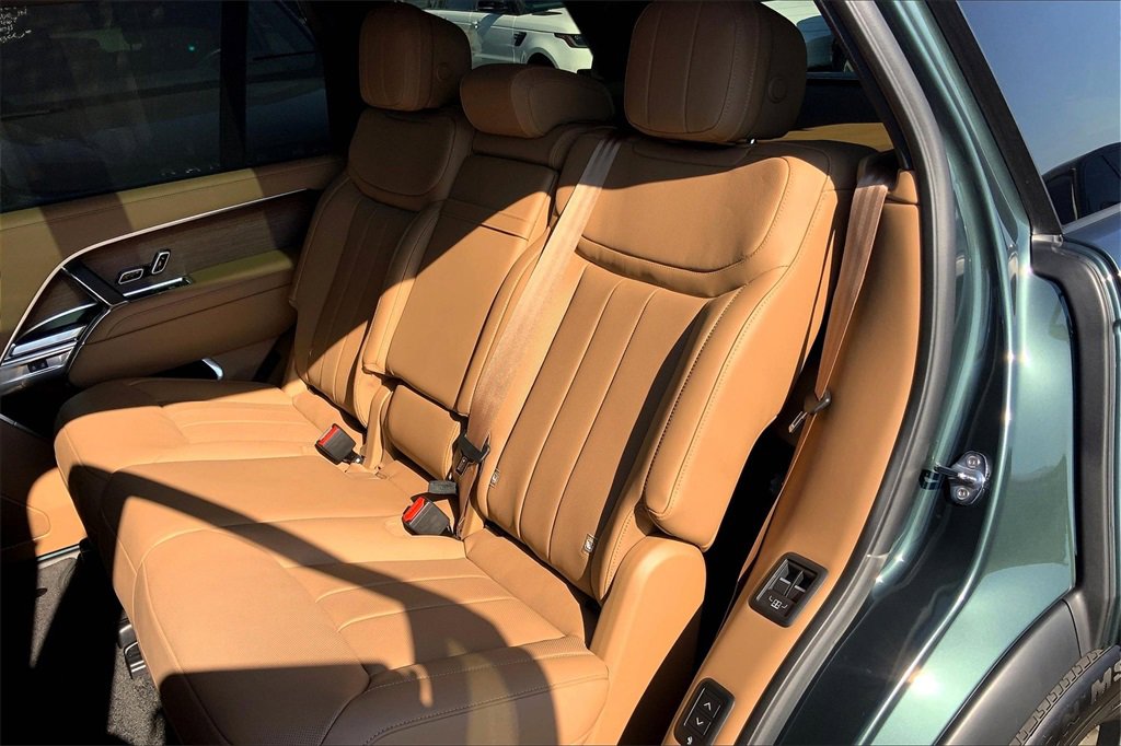 2025 Land Rover Range Rover SE photo 14