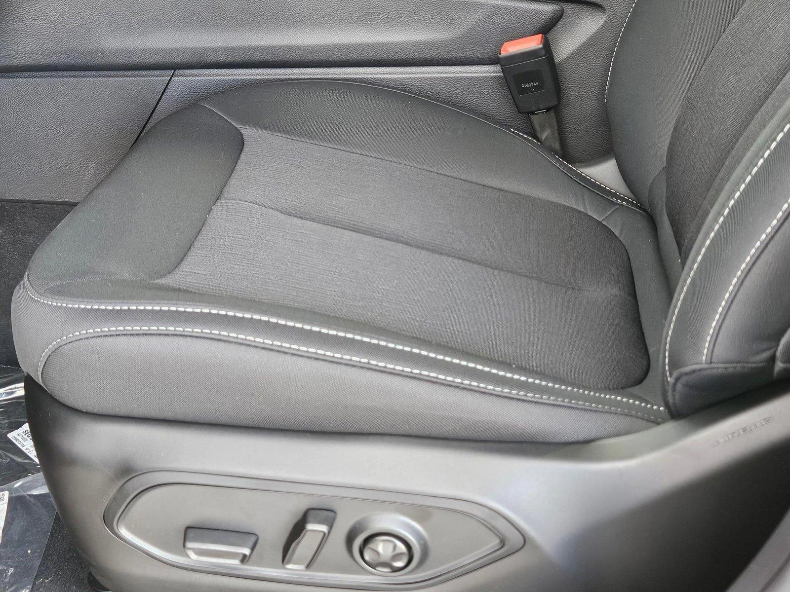 2025 Jeep Grand Cherokee Laredo X photo 4