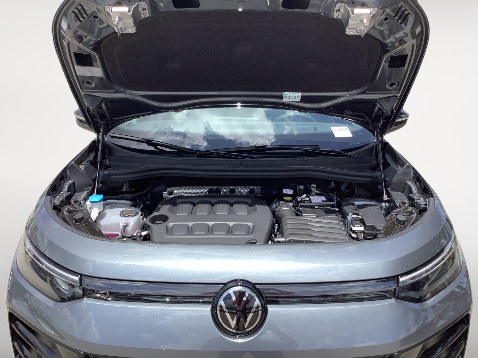 2025 Volkswagen Tiguan SE R-Line Black photo 10
