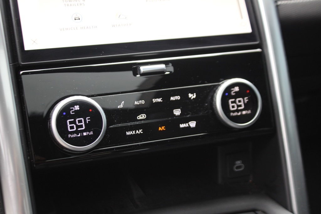 2024 Land Rover Discovery P360 Dynamic SE photo 17