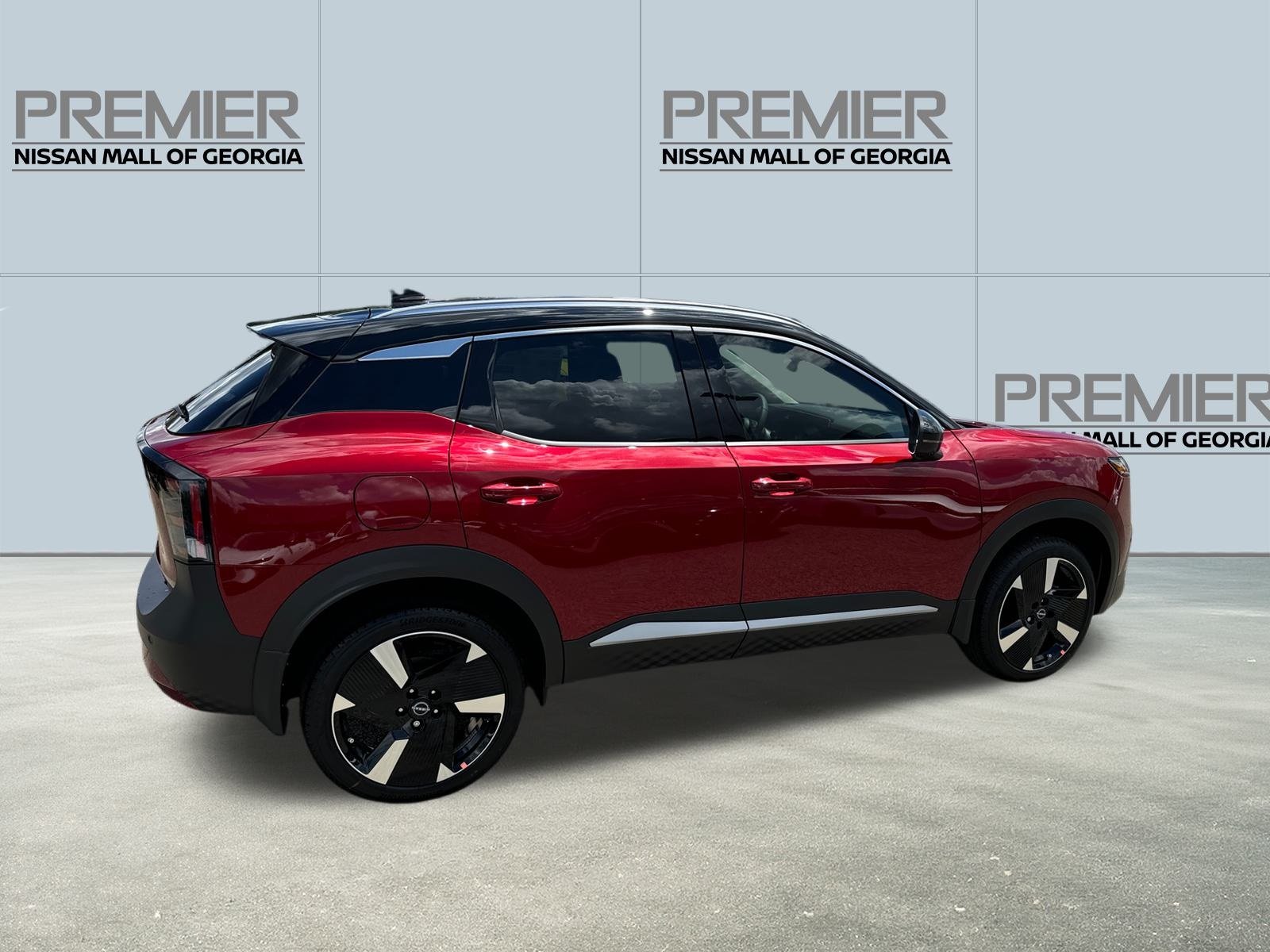 2025 Nissan Kicks SR photo 3