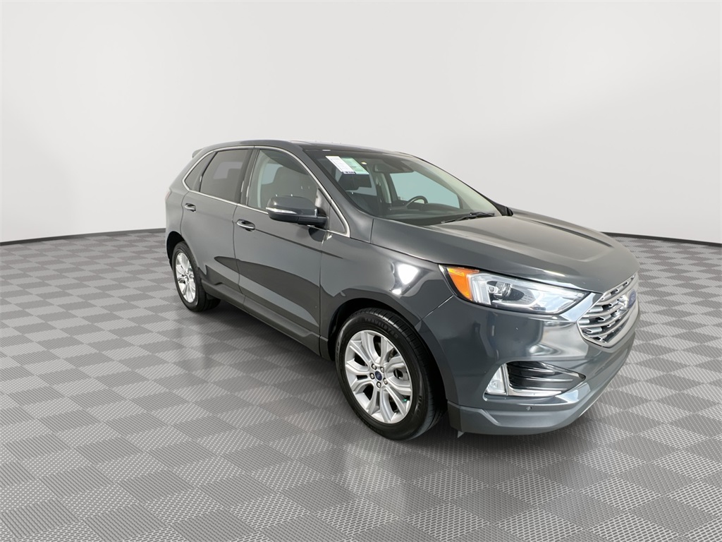 2021 Ford Edge Titanium photo 2