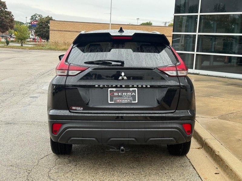 2022 Mitsubishi Eclipse Cross SE photo 4