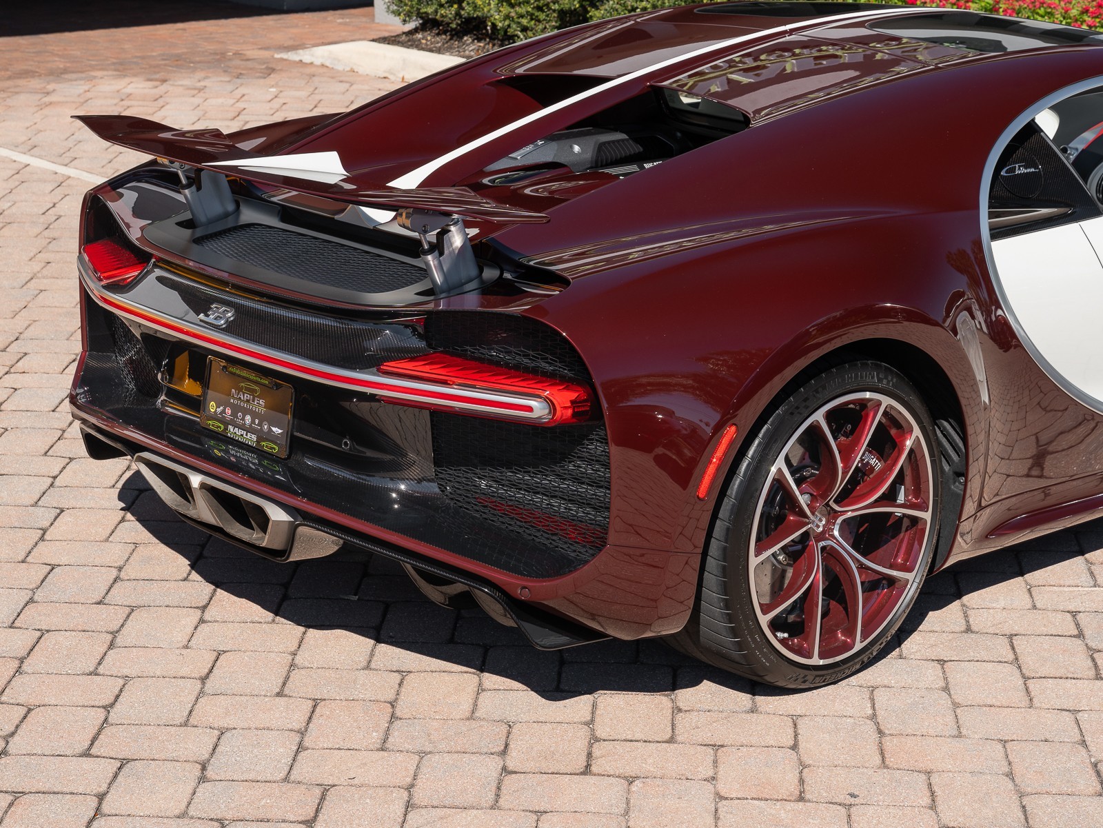 2021 Bugatti Chiron photo 3