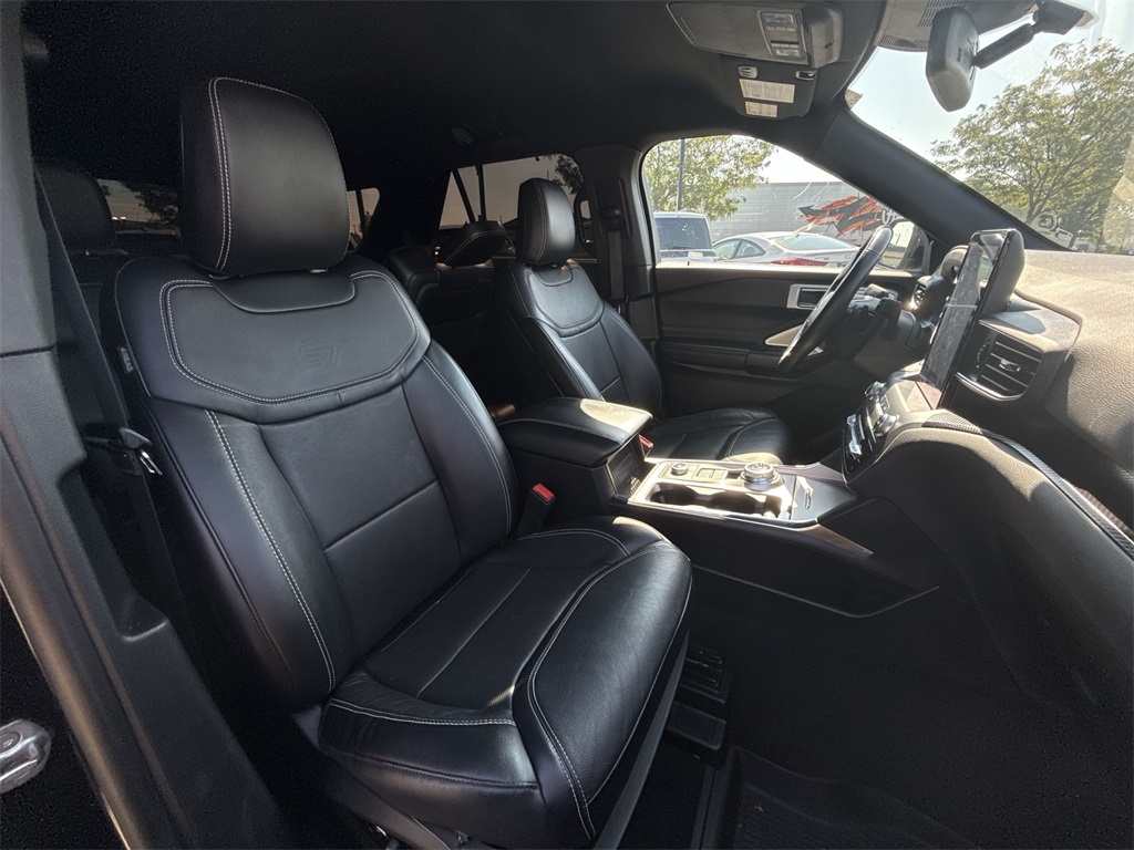 2020 Ford Explorer ST photo 25