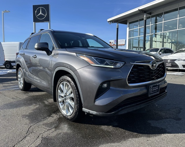 2021 Toyota Highlander Limited's photo