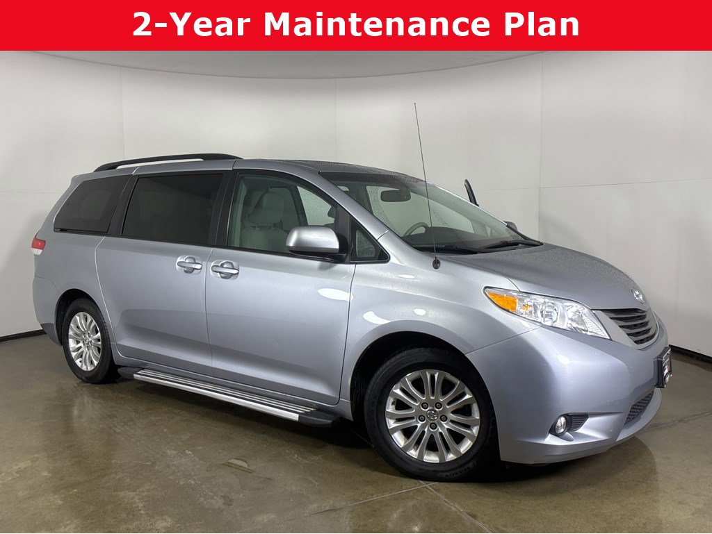 2013 Toyota Sienna XLE's photo