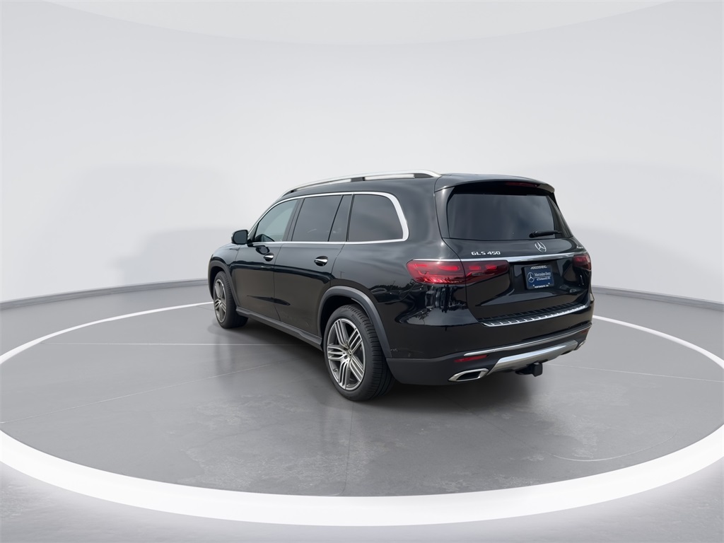 2025 Mercedes Benz GLS 450 4MATIC photo 3