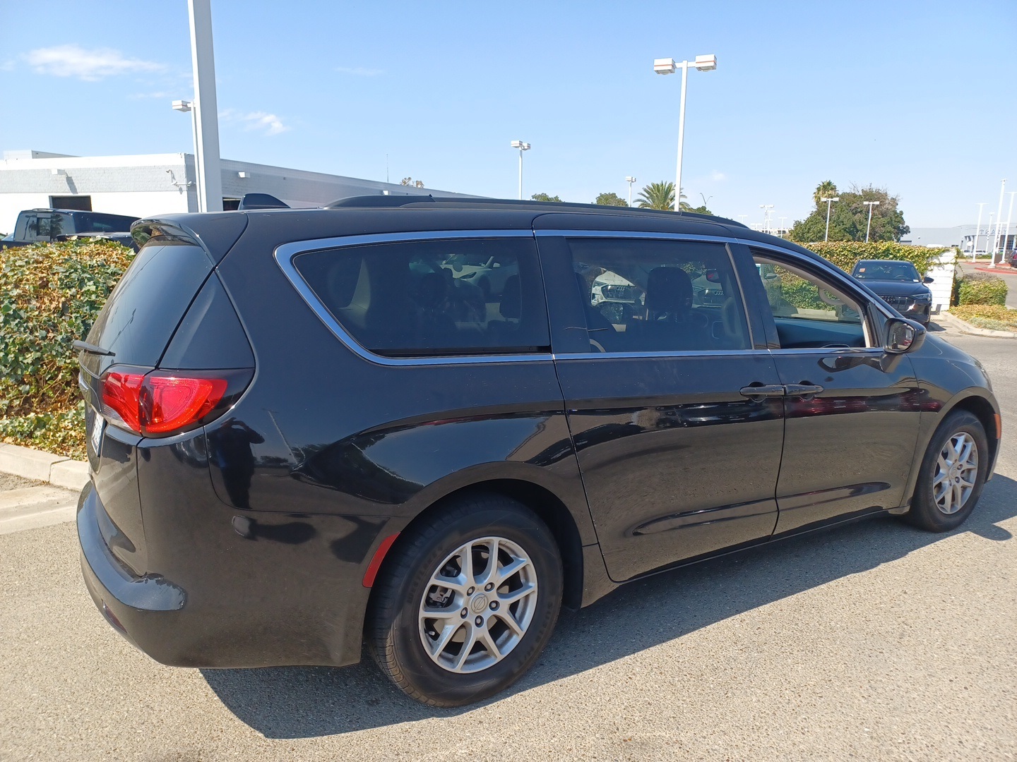 2020 Chrysler Voyager LXi photo 4