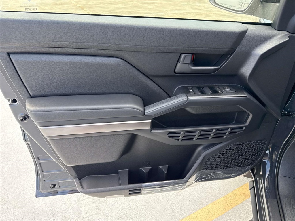 2025 Toyota 4Runner SR5 photo 17