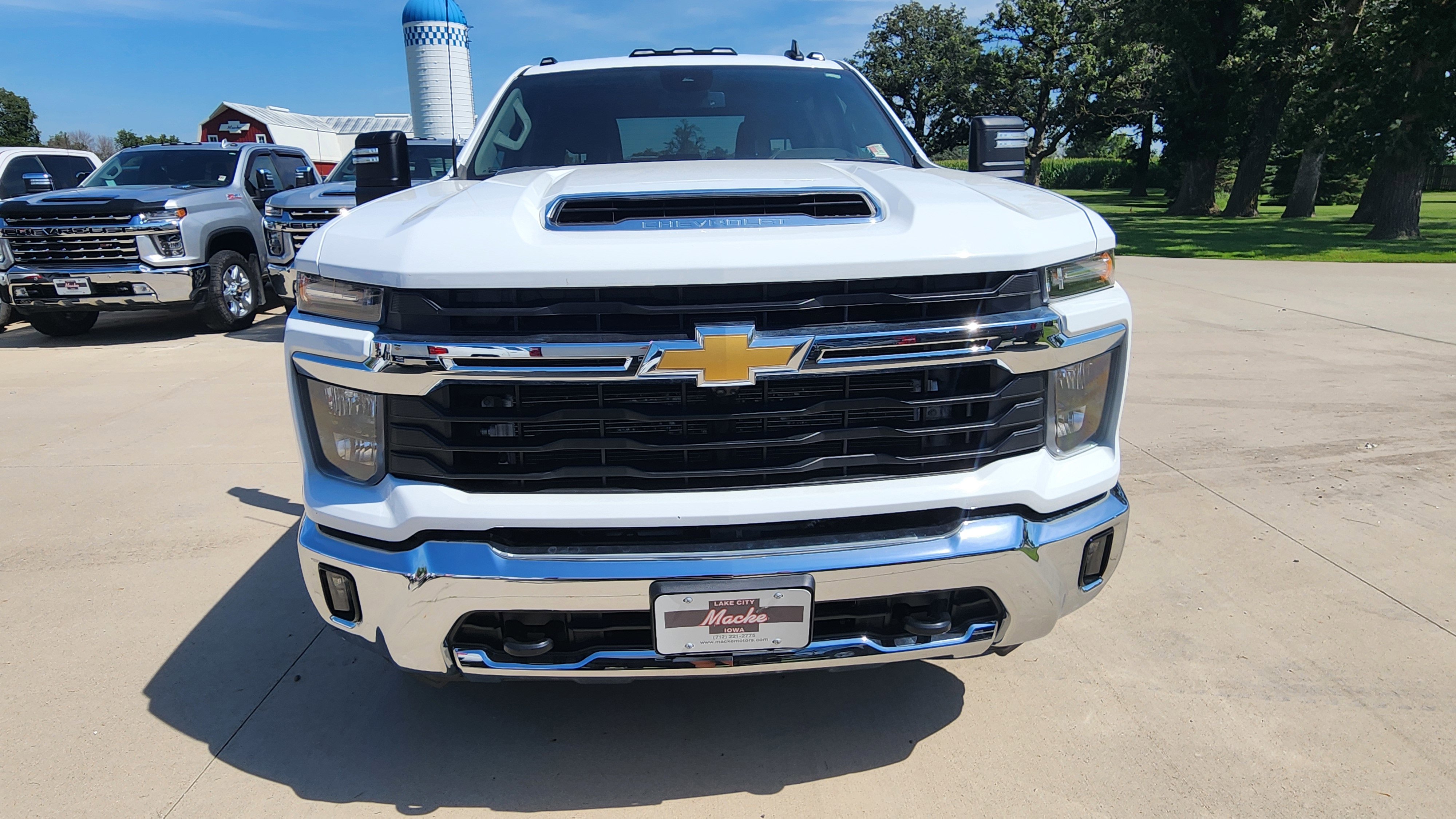 2024 Chevrolet Silverado 3500HD LT photo 2
