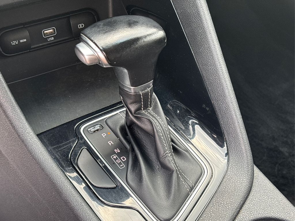 2022 Kia Niro LXS photo 30