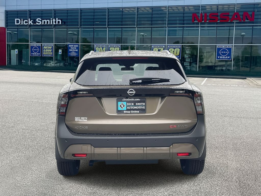 2025 Nissan Kicks SR photo 4