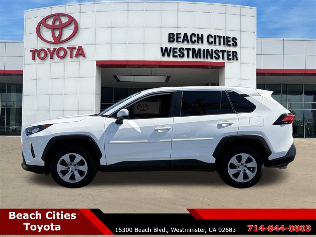 2022 Toyota RAV4 LE photo 4