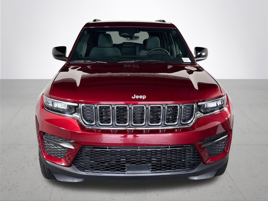 2025 Jeep Grand Cherokee Laredo photo 2