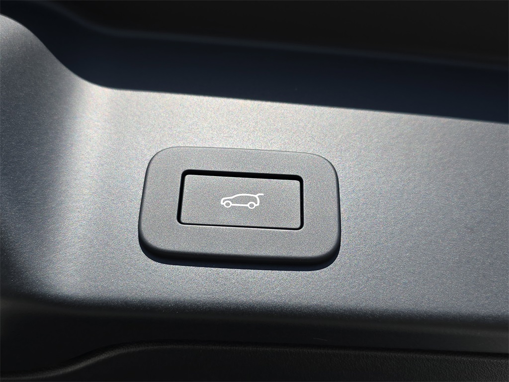 2026 Land Rover Range Rover Evoque S photo 13