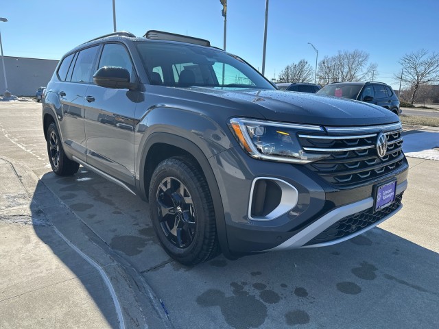 2025 Volkswagen Atlas Peak Edition photo 5